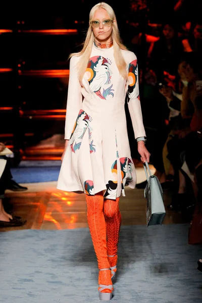 Look 10
